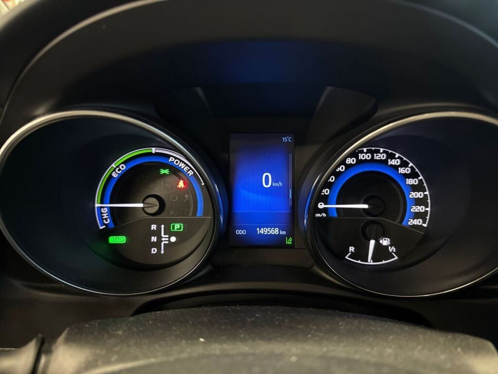 Toyota Auris 2017 Metallinhohto Harmaa