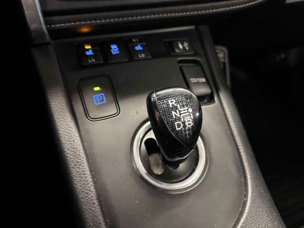 Toyota Auris 2017 Metallinhohto Harmaa