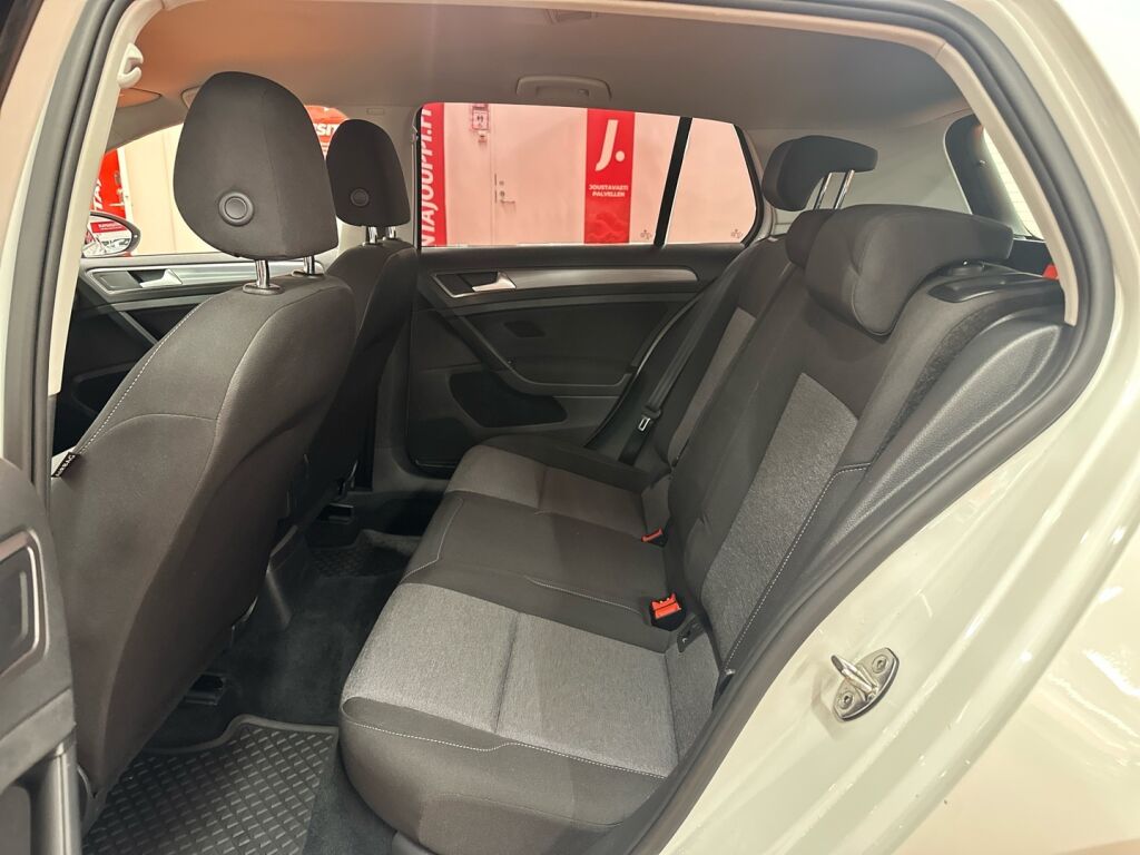 Volkswagen Golf 2017 Valkoinen
