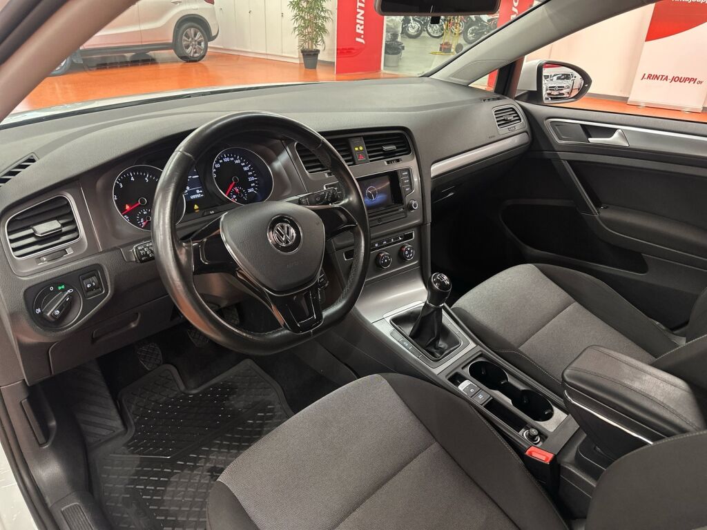 Volkswagen Golf 2017 Valkoinen