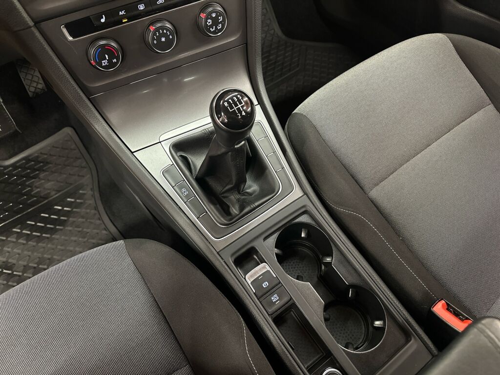 Volkswagen Golf 2017 Valkoinen