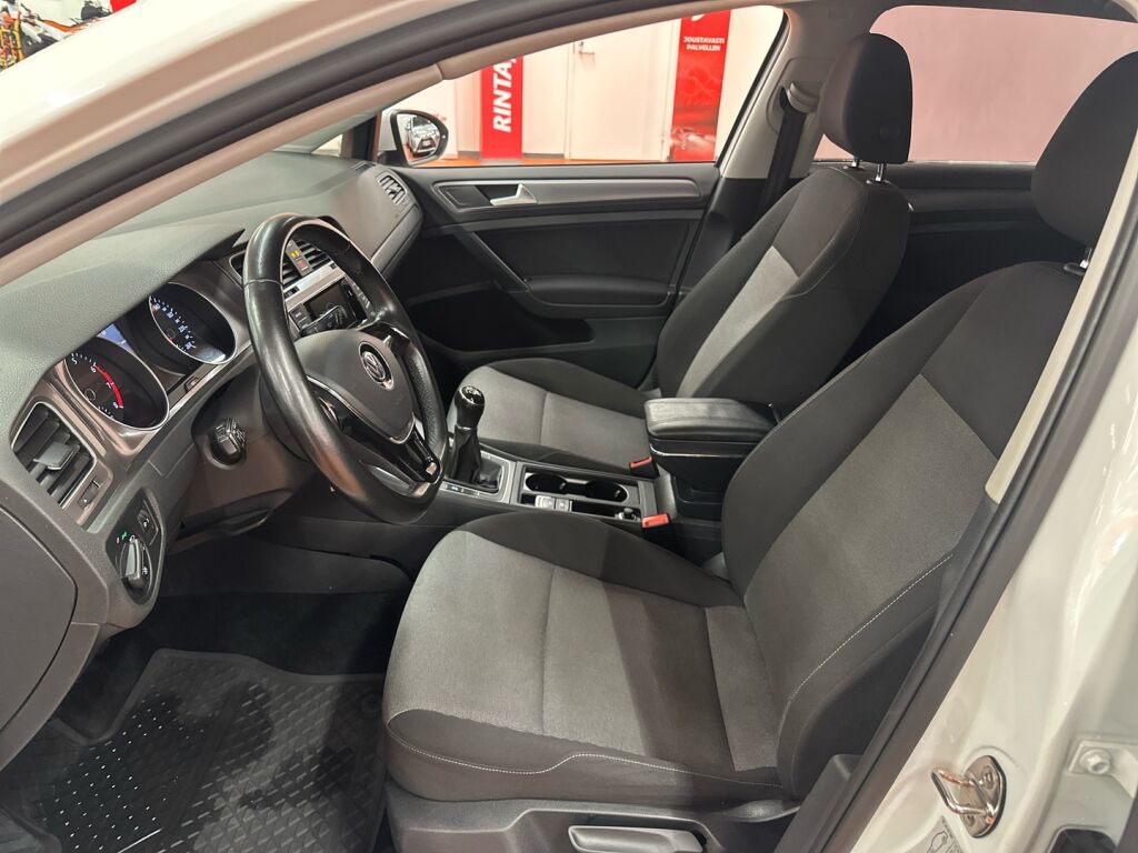 Volkswagen Golf 2017 Valkoinen