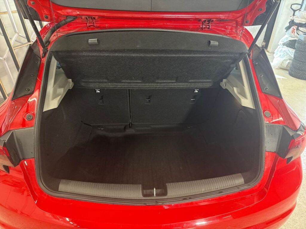 Opel Astra 2017 Punainen