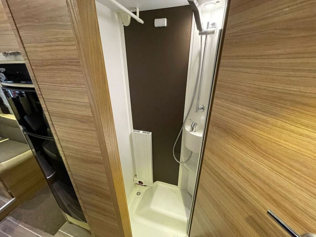 Adria Matrix Supreme 687 SBC 2017 Valkoinen