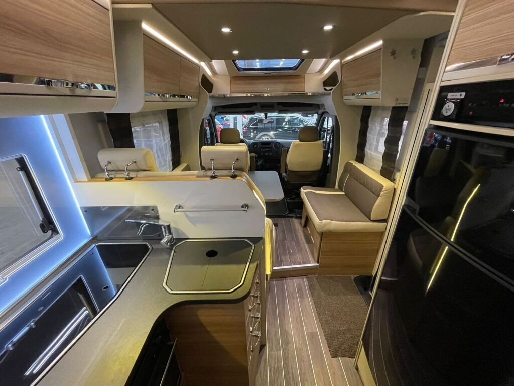 Adria Matrix Supreme 687 SBC 2017 Valkoinen