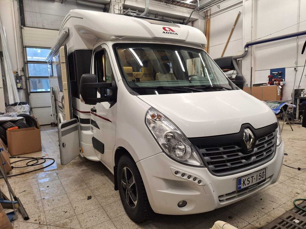 Adria Matrix Supreme 687 SBC 2017 Valkoinen