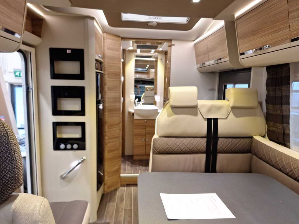 Adria Matrix Supreme 687 SBC 2017 Valkoinen