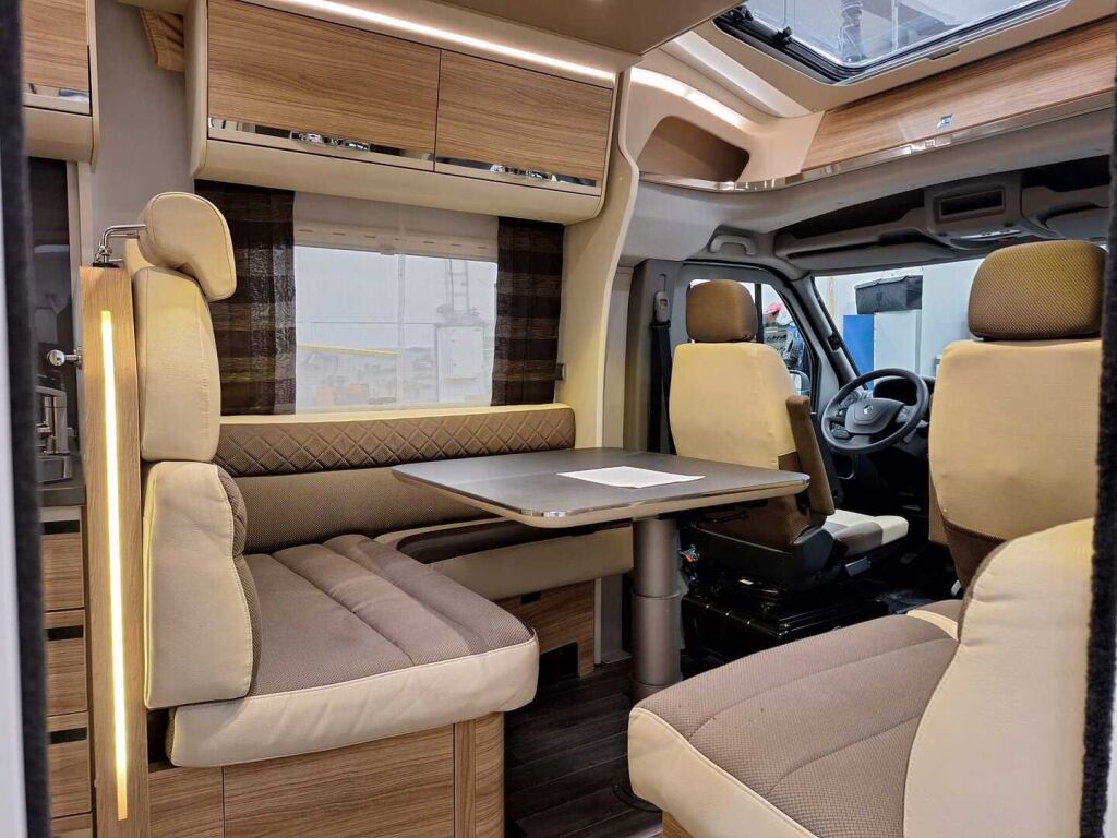 Adria Matrix Supreme 687 SBC 2017 Valkoinen