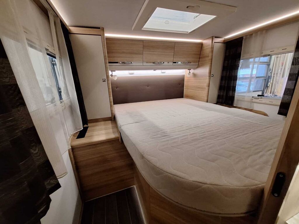 Adria Matrix Supreme 687 SBC 2017 Valkoinen