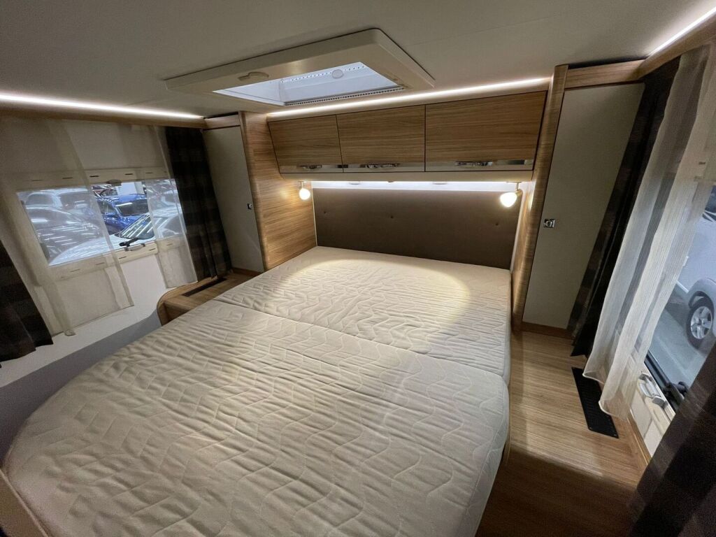 Adria Matrix Supreme 687 SBC 2017 Valkoinen