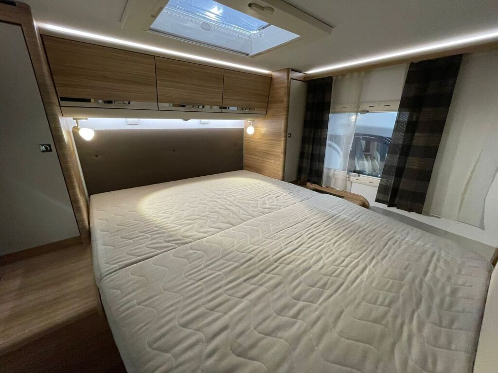 Adria Matrix Supreme 687 SBC 2017 Valkoinen