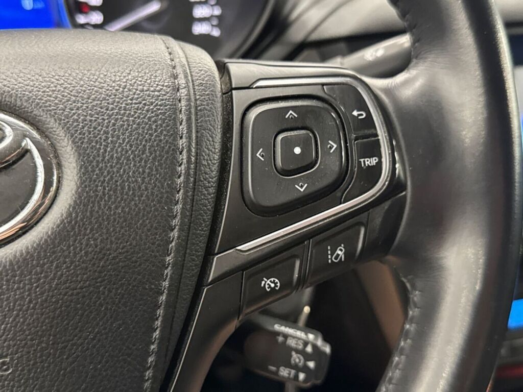 Toyota Avensis 2017 Harmaa