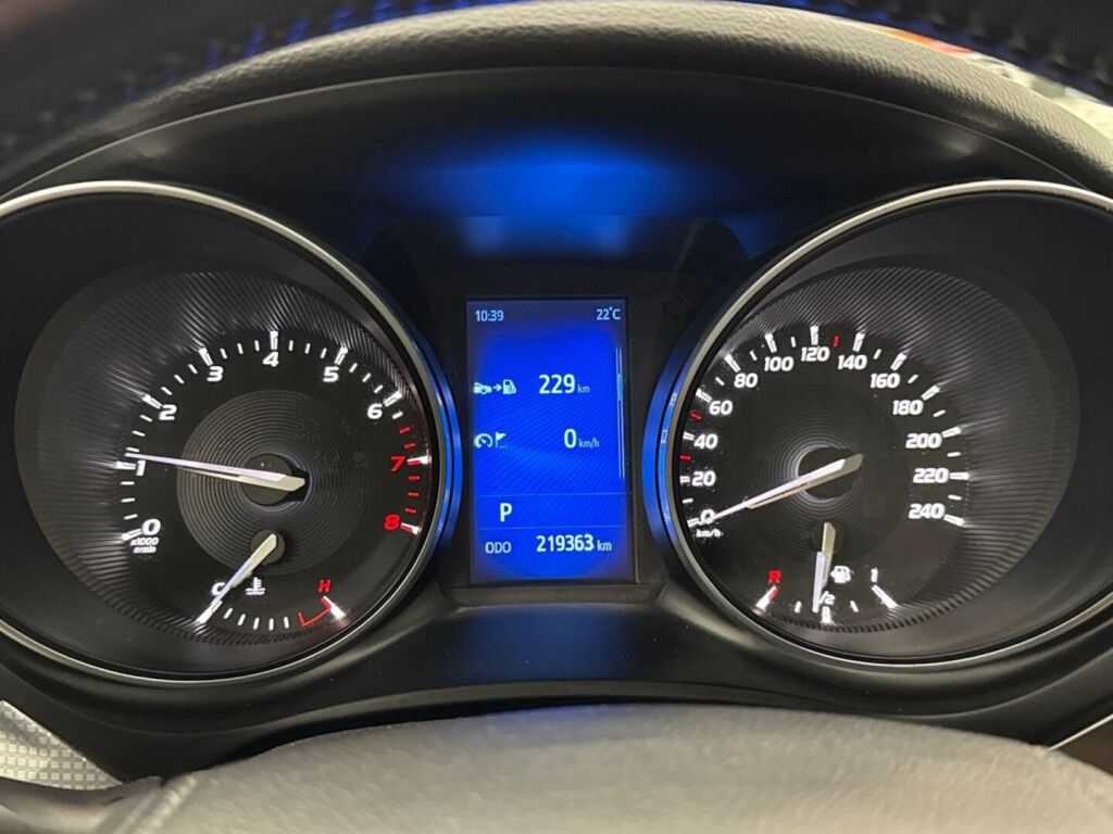 Toyota Avensis 2017 Harmaa