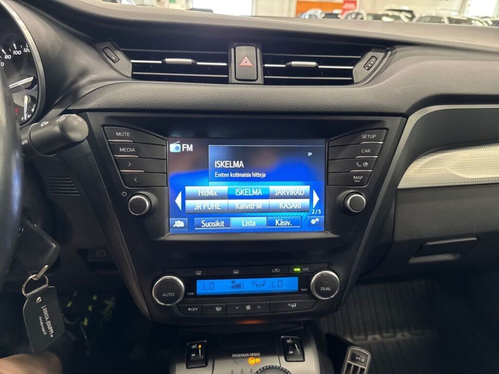 Toyota Avensis 2017 Harmaa