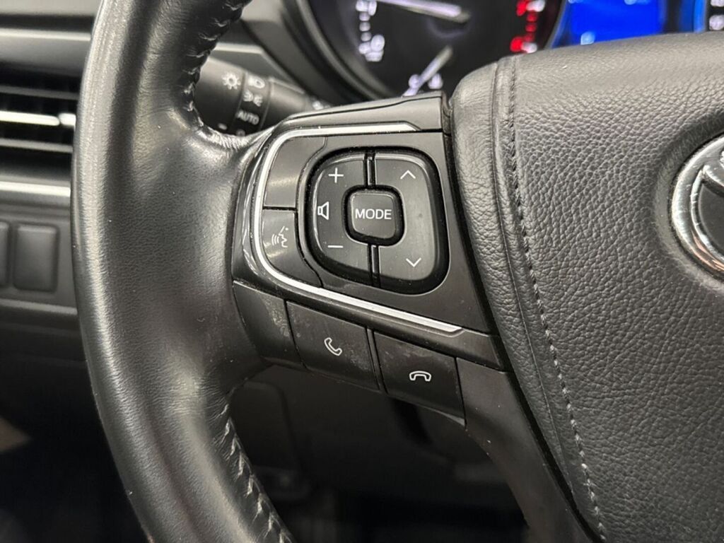 Toyota Avensis 2017 Harmaa