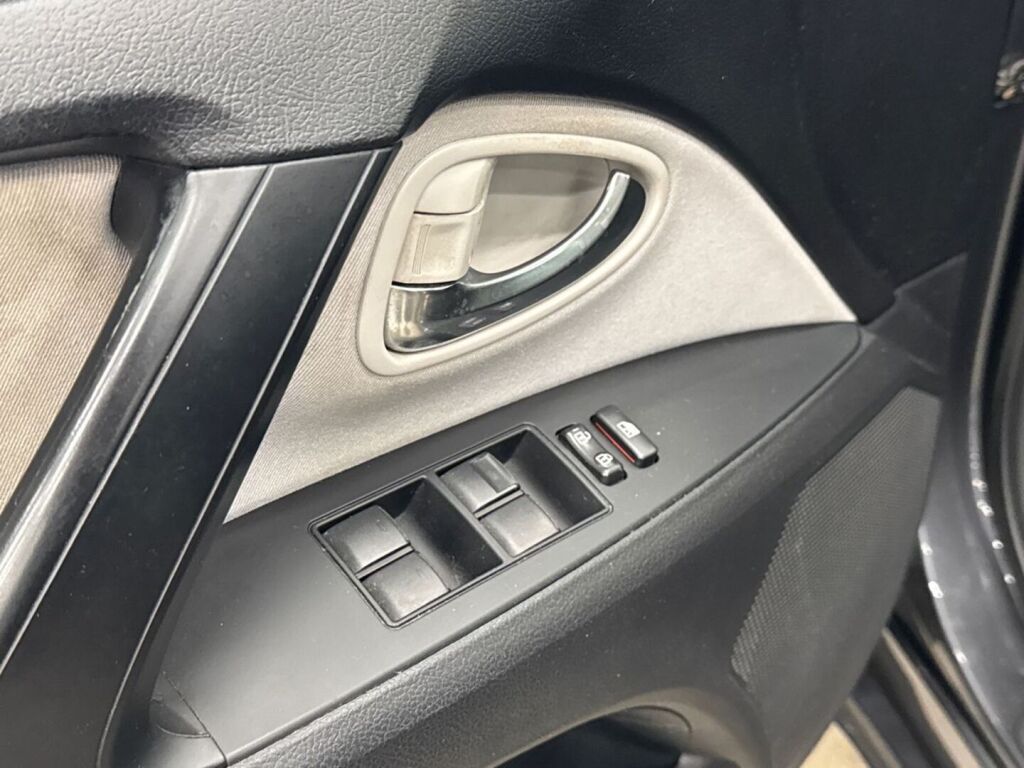 Toyota Avensis 2017 Harmaa