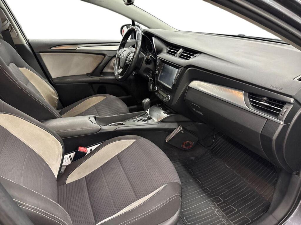 Toyota Avensis 2017 Harmaa