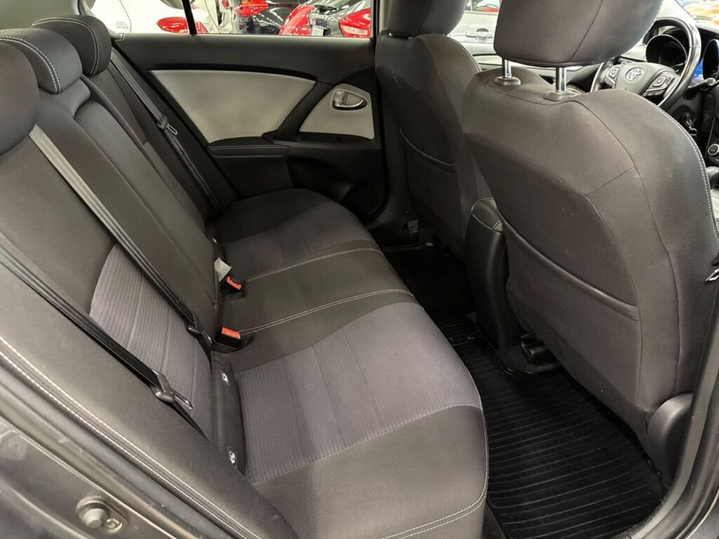 Toyota Avensis 2017 Harmaa