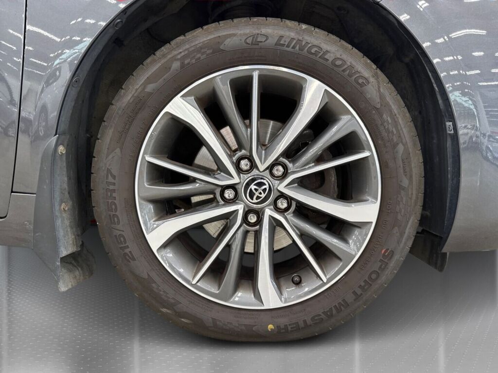 Toyota Avensis 2017 Harmaa