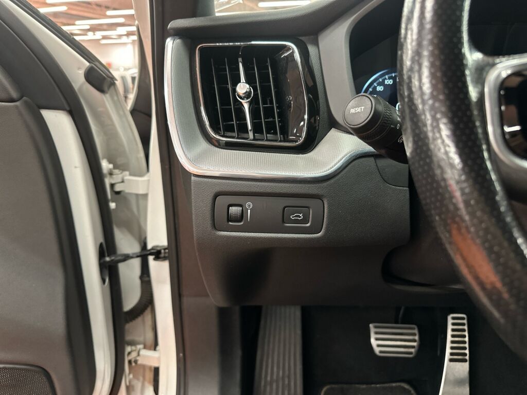 Volvo XC60 2018 Valkoinen