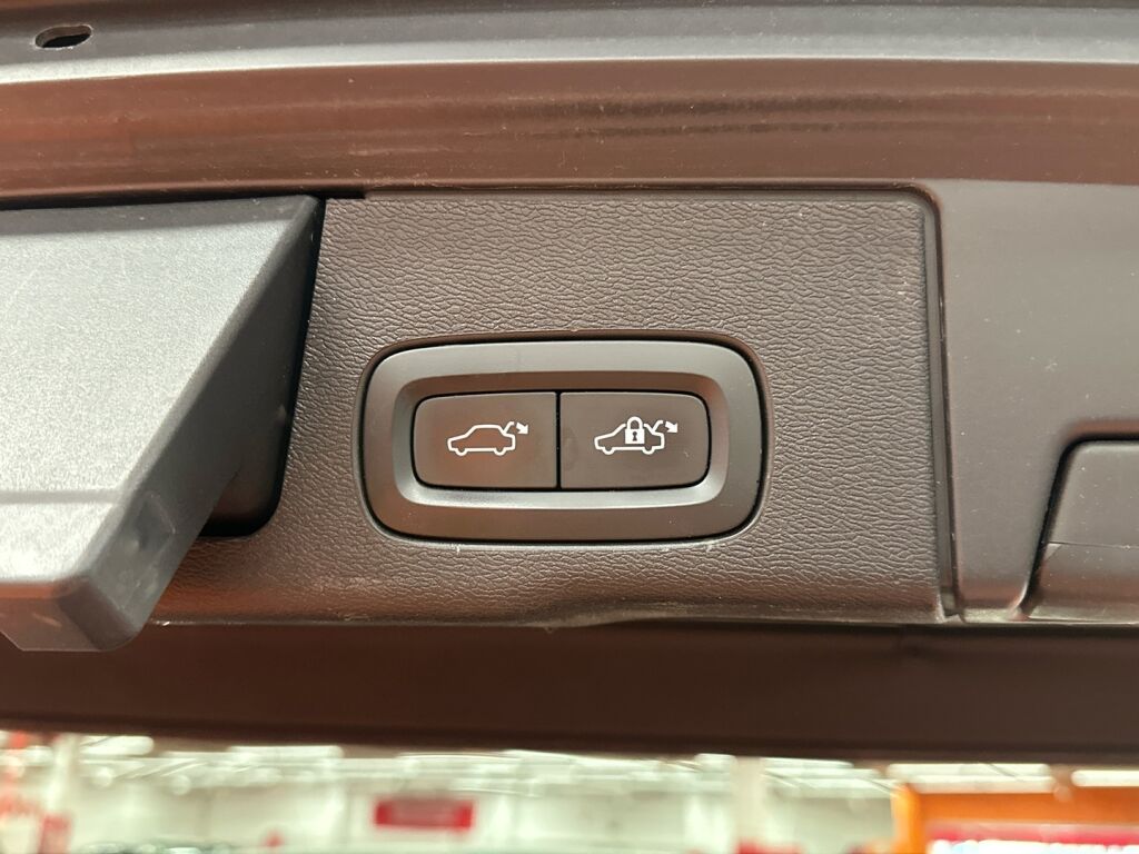 Volvo XC60 2018 Valkoinen