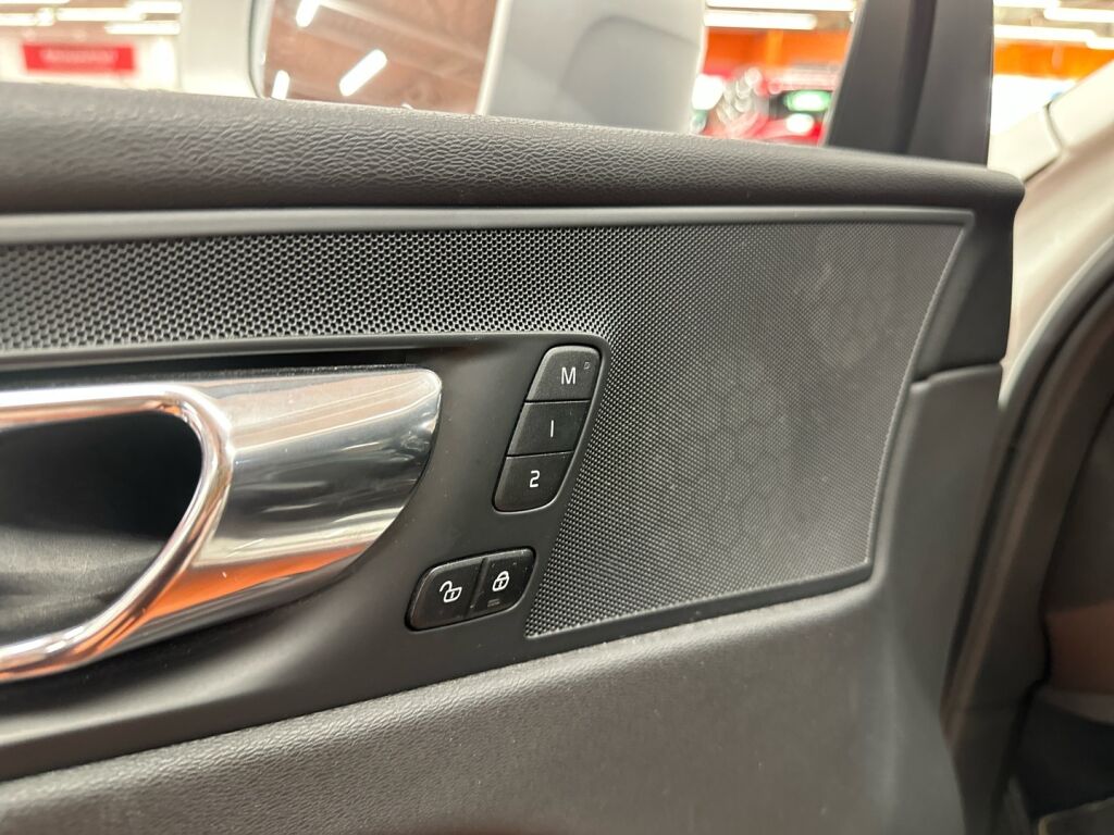 Volvo XC60 2018 Valkoinen