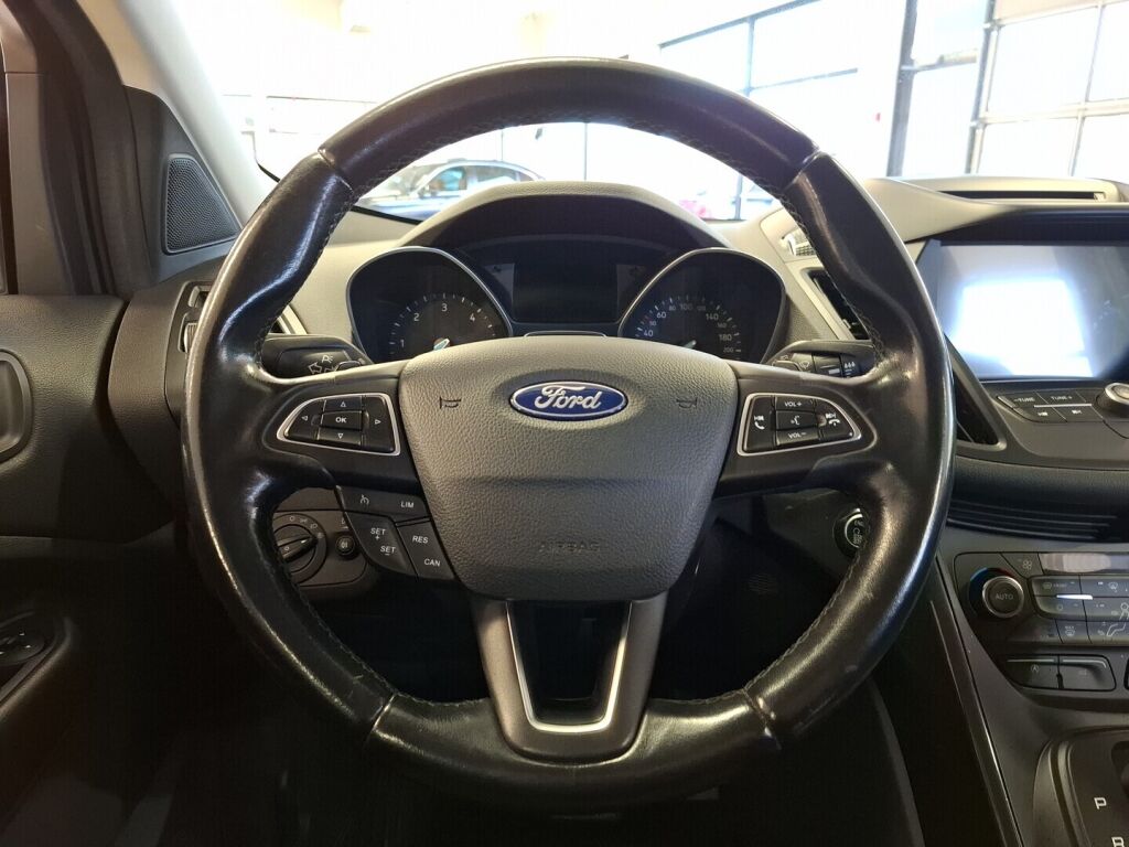 Ford Kuga 2018 Harmaa