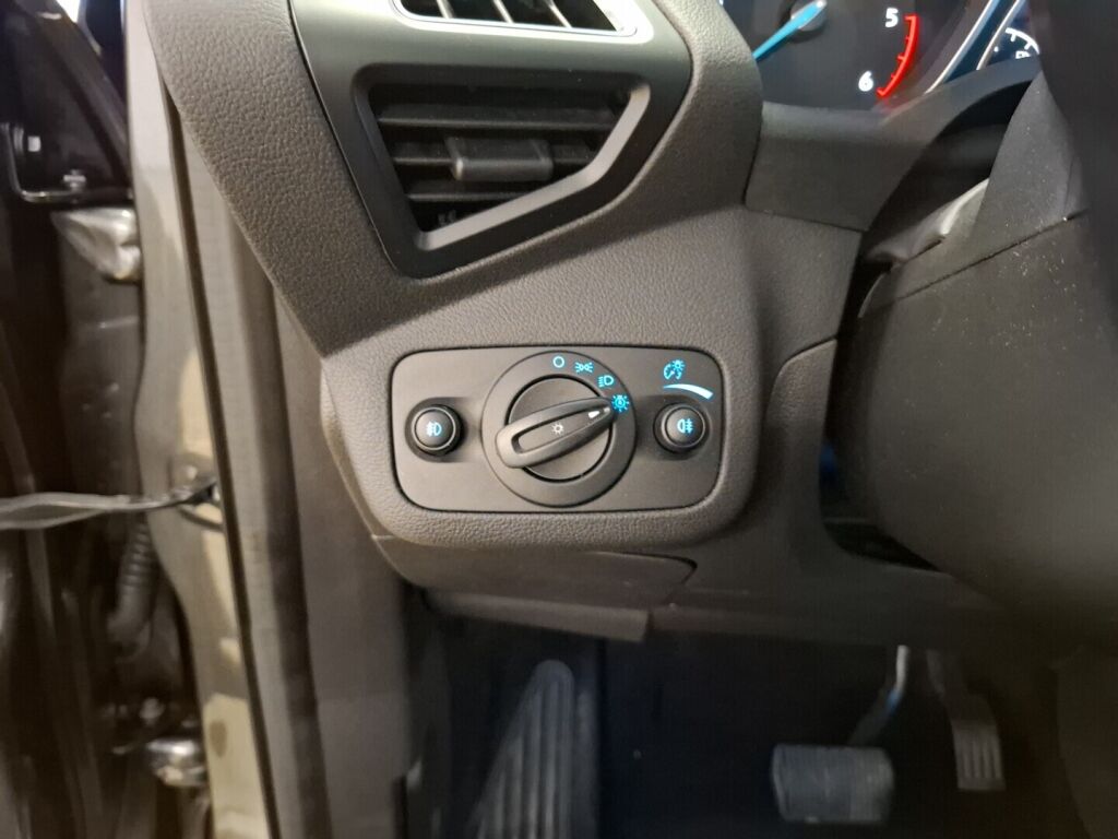 Ford Kuga 2018 Harmaa