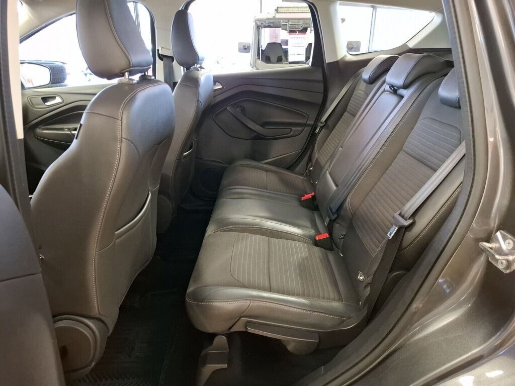 Ford Kuga 2018 Harmaa