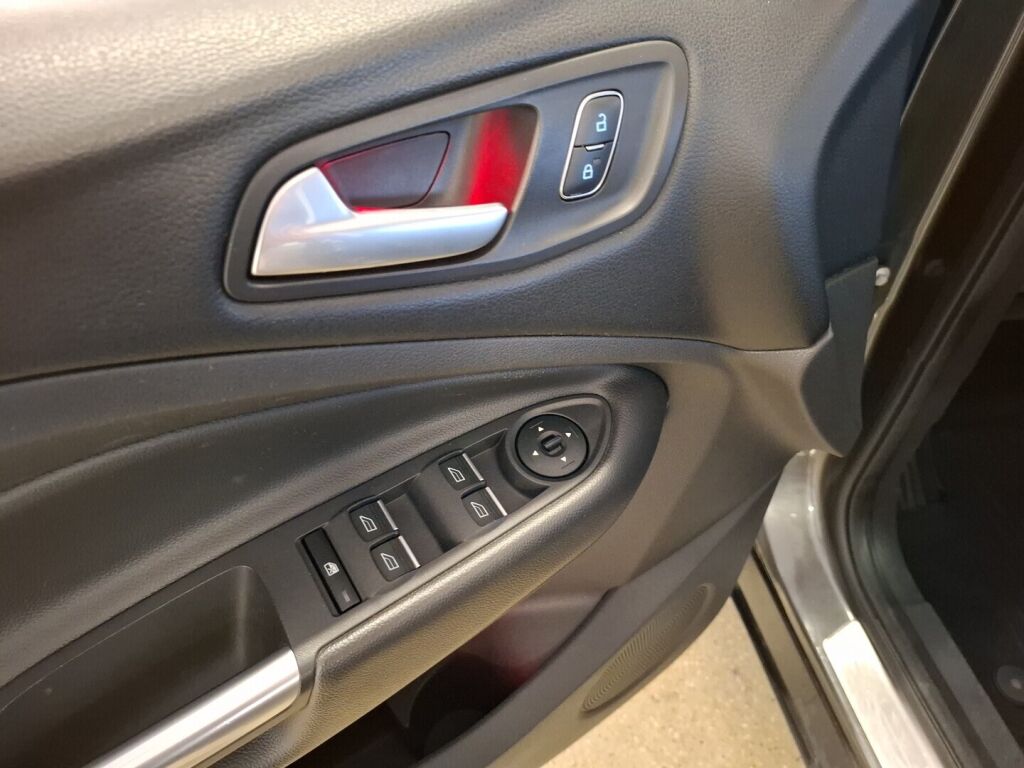 Ford Kuga 2018 Harmaa