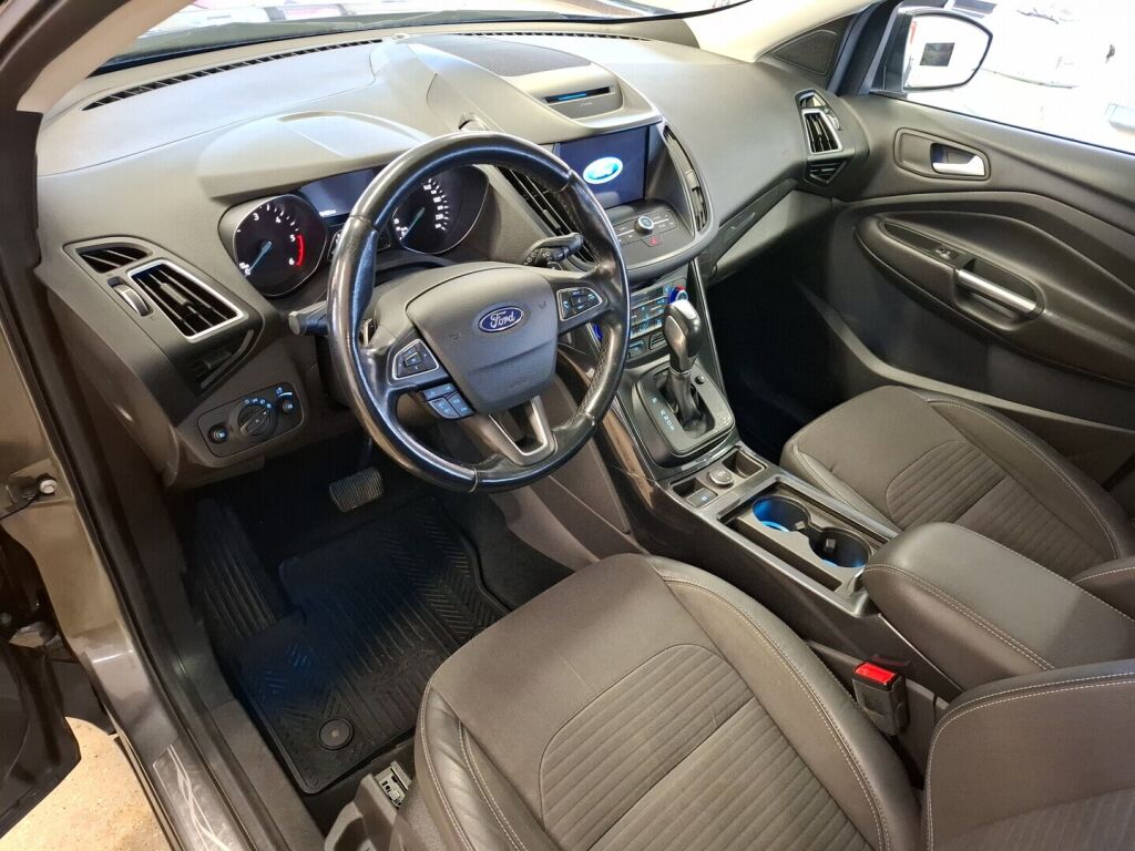 Ford Kuga 2018 Harmaa