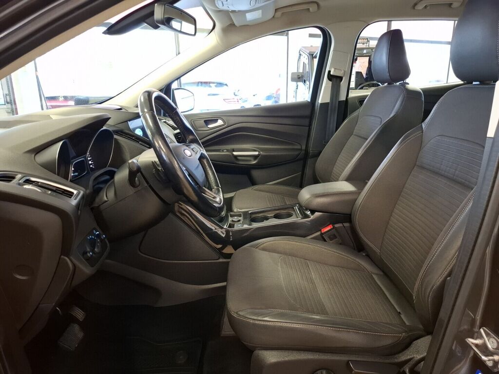 Ford Kuga 2018 Harmaa