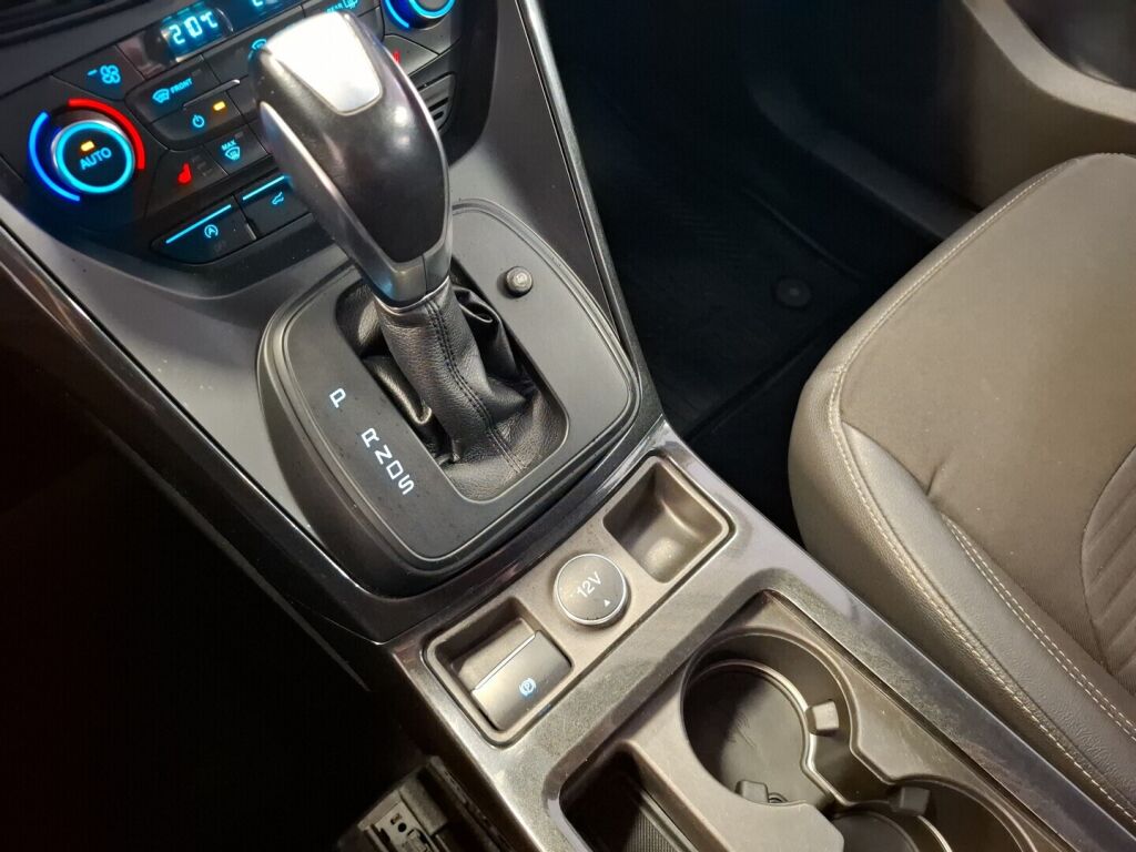 Ford Kuga 2018 Harmaa