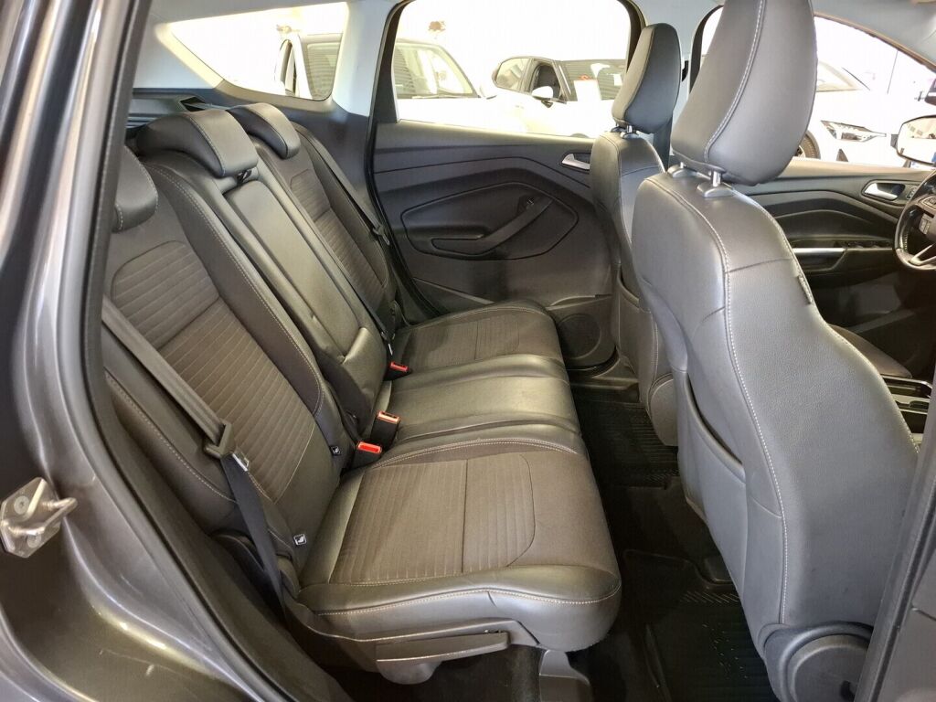 Ford Kuga 2018 Harmaa