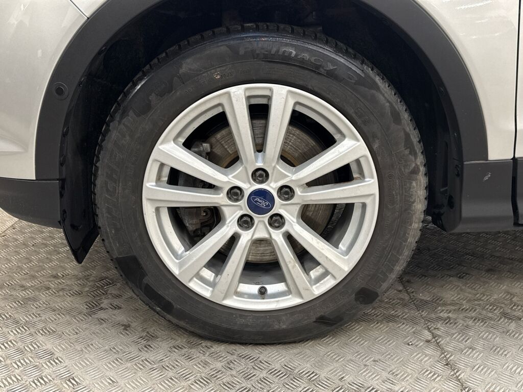 Ford Kuga 2017 Harmaa