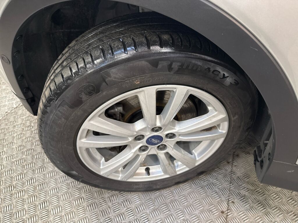 Ford Kuga 2017 Harmaa