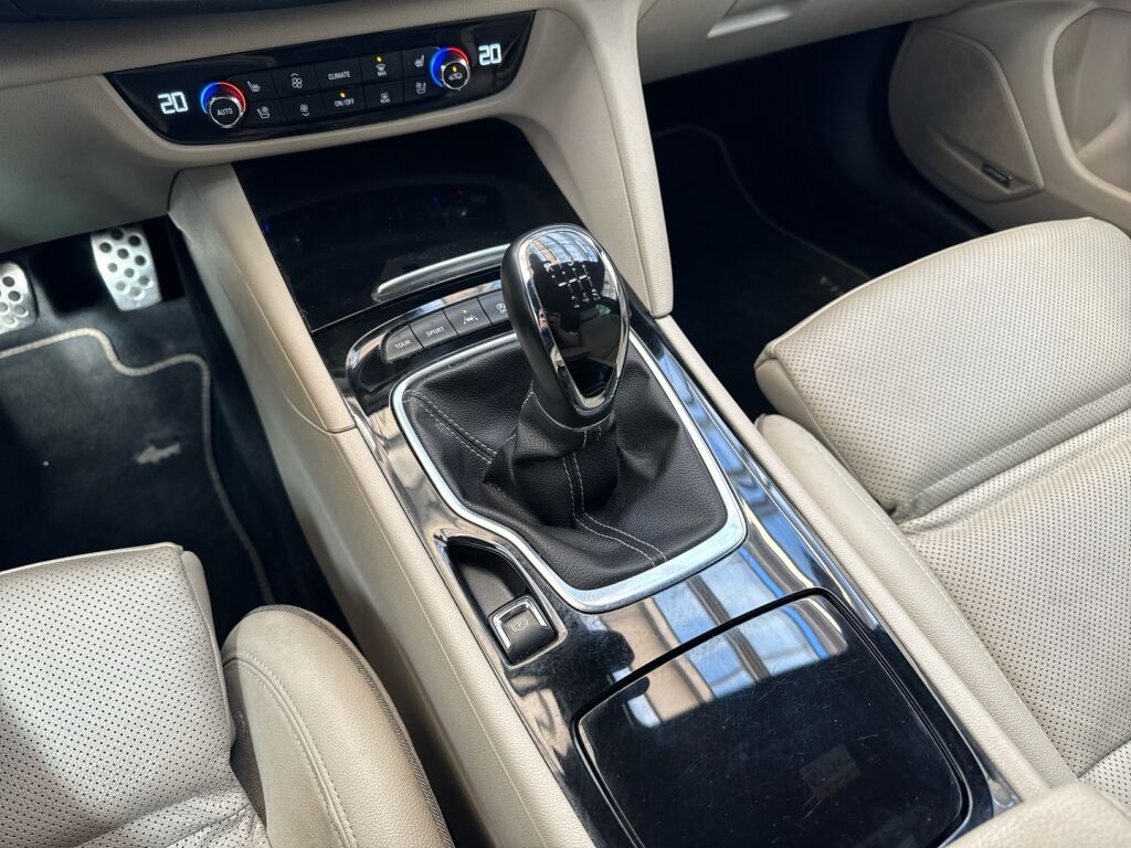 Opel Insignia 2017 Hopea