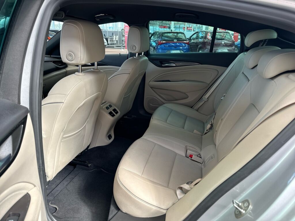 Opel Insignia 2017 Hopea