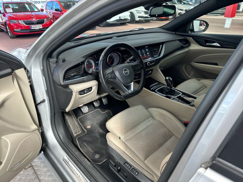 Opel Insignia 2017 Hopea