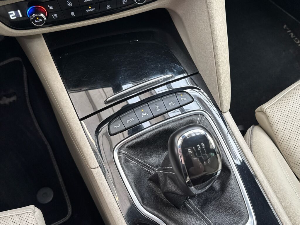 Opel Insignia 2017 Hopea