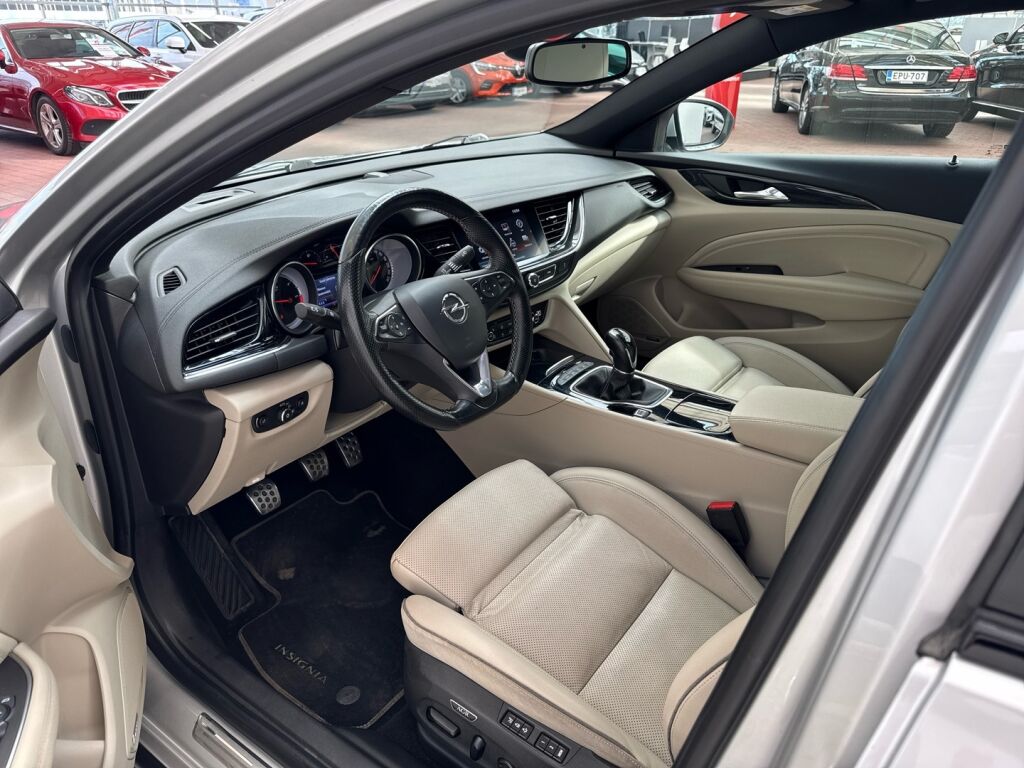 Opel Insignia 2017 Hopea