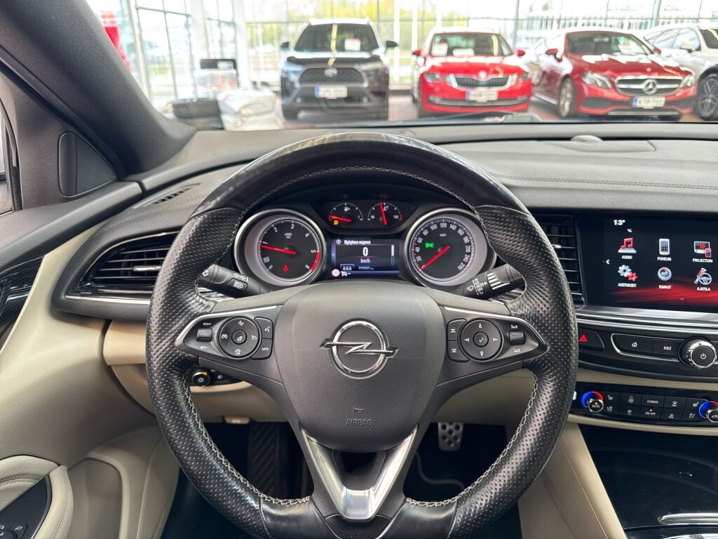 Opel Insignia 2017 Hopea