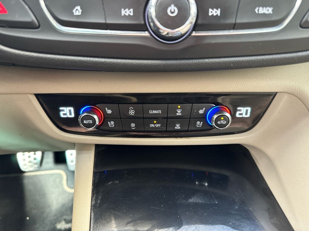 Opel Insignia 2017 Hopea