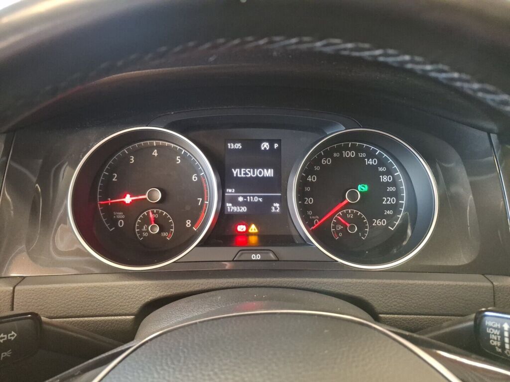 Volkswagen Golf 2018 Punainen