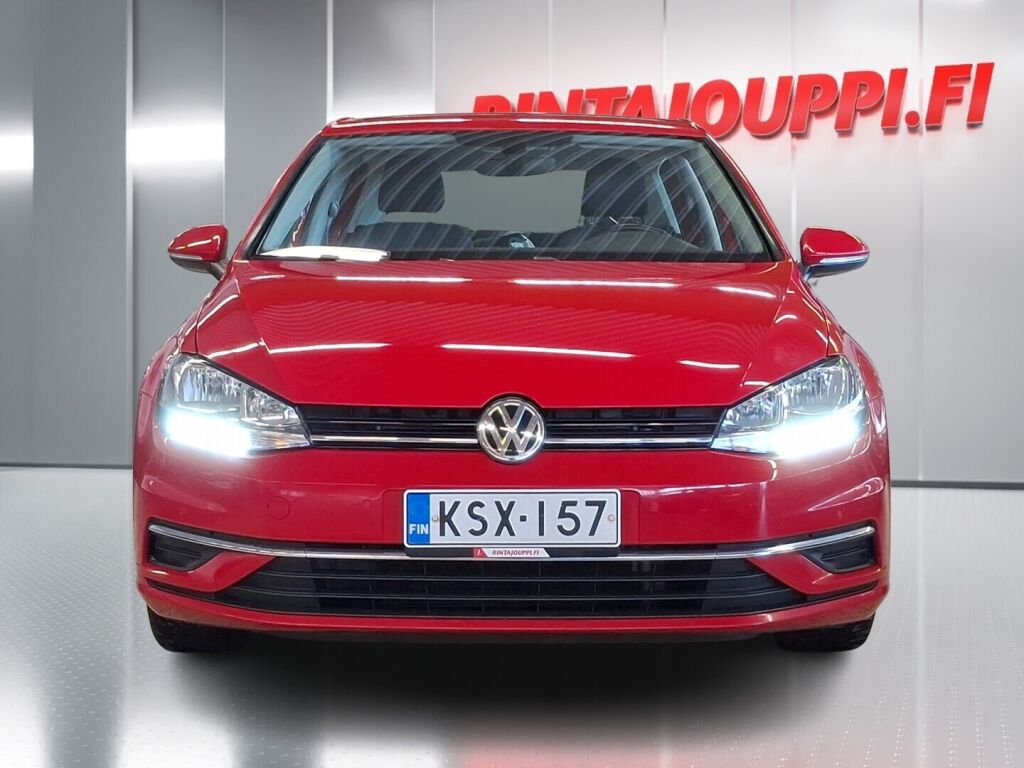 Volkswagen Golf 2018 Punainen