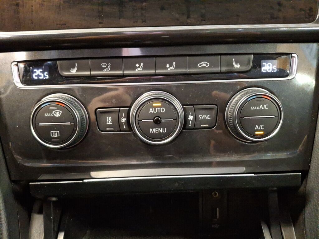 Volkswagen Golf 2018 Punainen