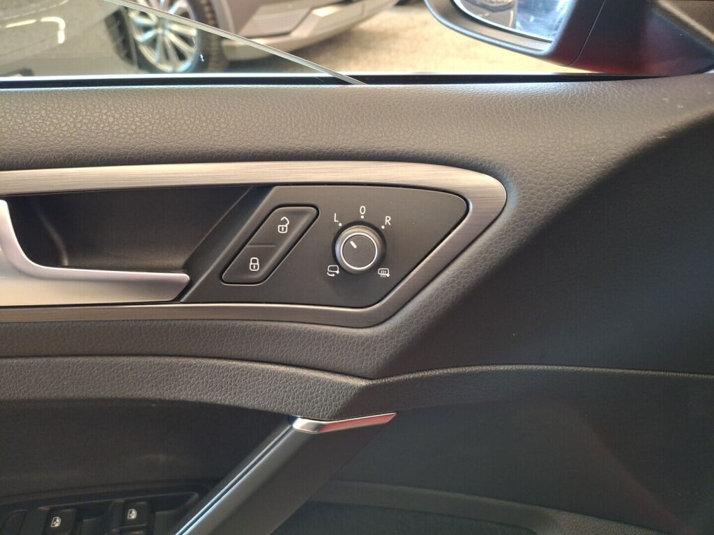 Volkswagen Golf 2018 Punainen