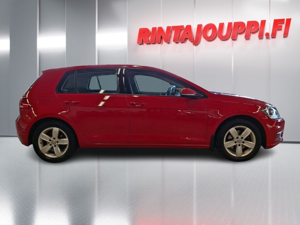 Volkswagen Golf 2018 Punainen