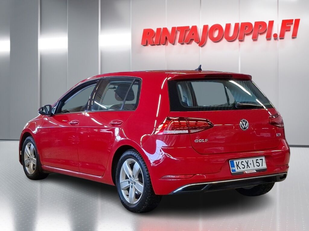 Volkswagen Golf 2018 Punainen