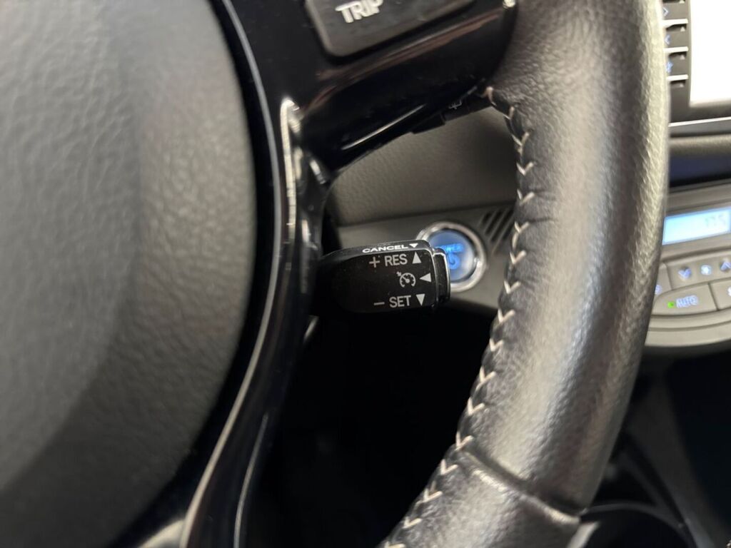 Toyota Yaris 2017 Punainen